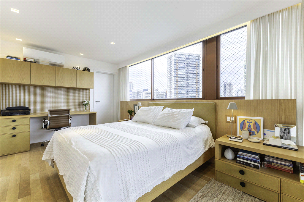 Apartamento dúplex para venda, com 196 m, 3 suítes e 3 vagas na Vila Madalena-SP