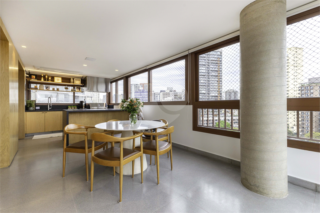 Apartamento dúplex para venda, com 196 m, 3 suítes e 3 vagas na Vila Madalena-SP