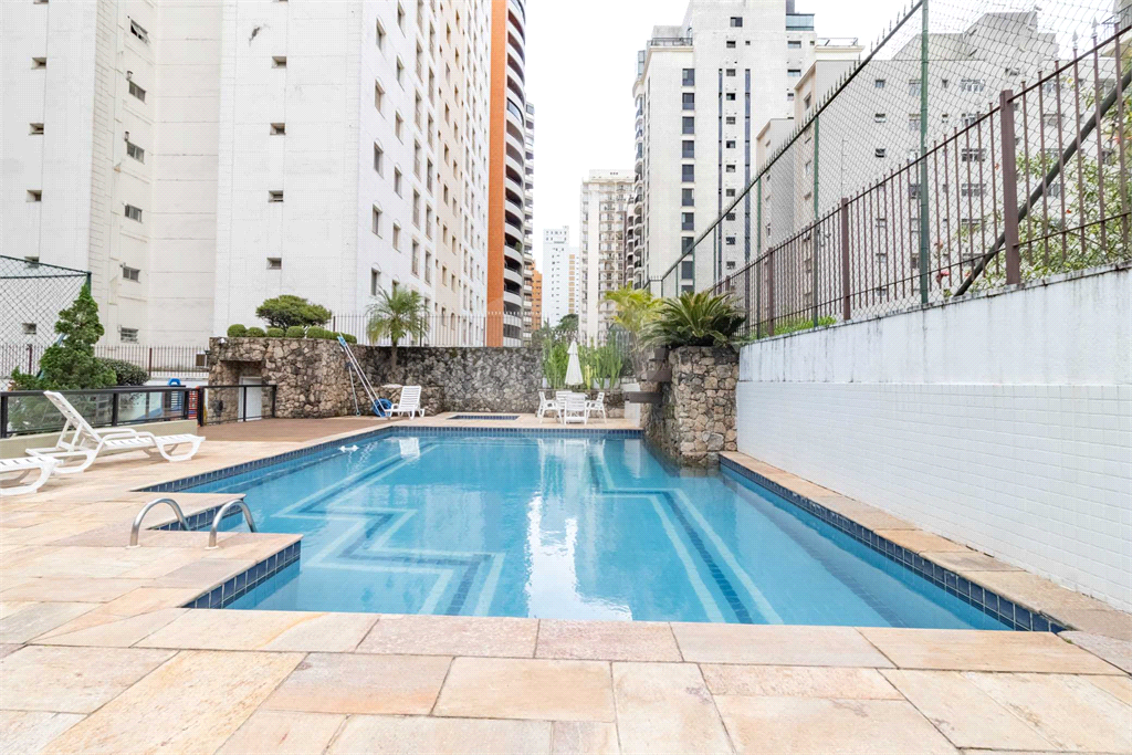 APARTAMENTO em MOEMA
