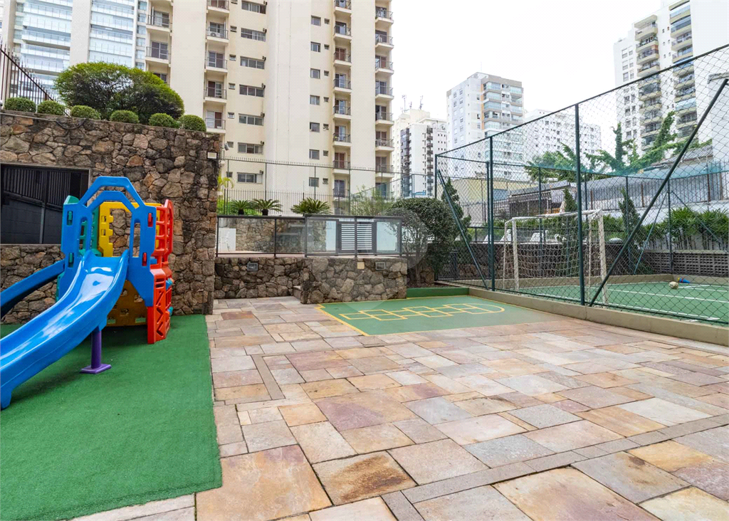 APARTAMENTO em MOEMA