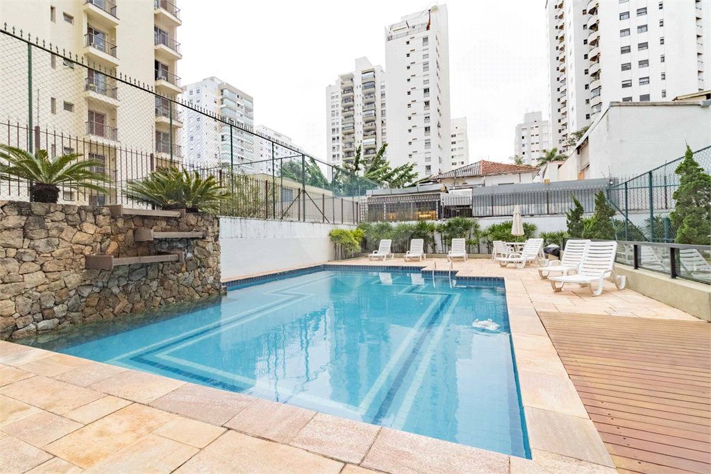 APARTAMENTO em MOEMA