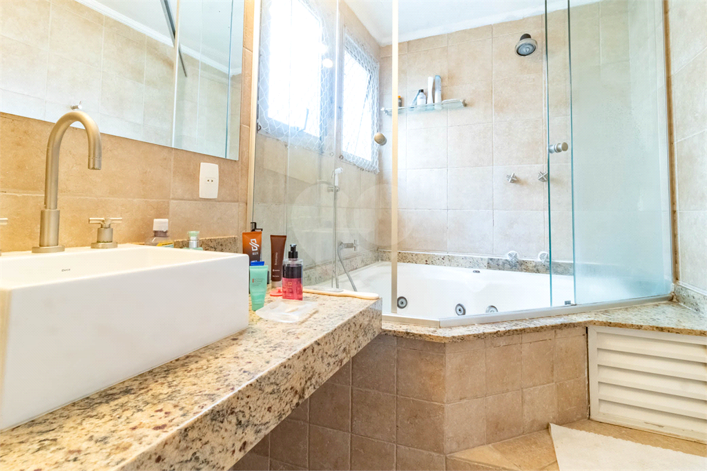 APARTAMENTO em MOEMA