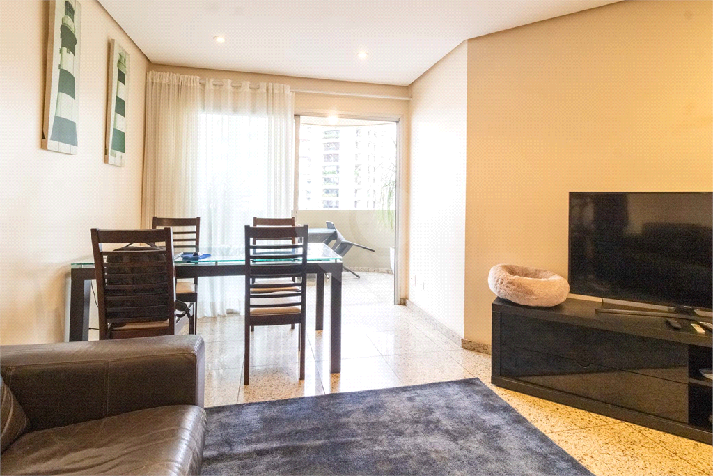 APARTAMENTO em MOEMA