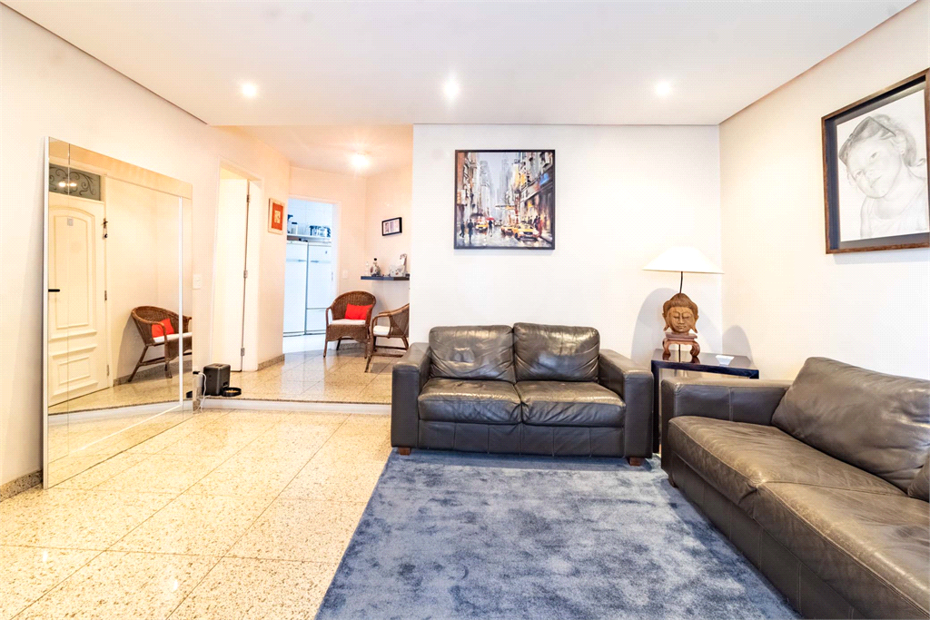 APARTAMENTO em MOEMA