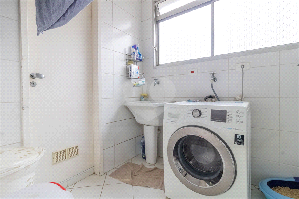 APARTAMENTO em MOEMA