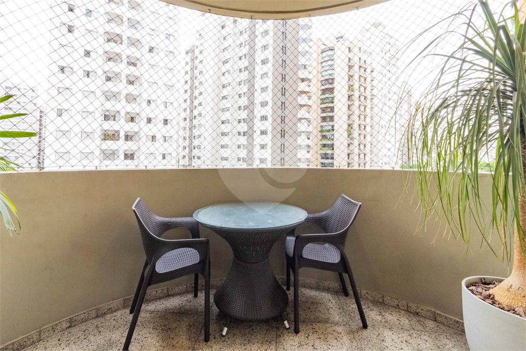 APARTAMENTO em MOEMA
