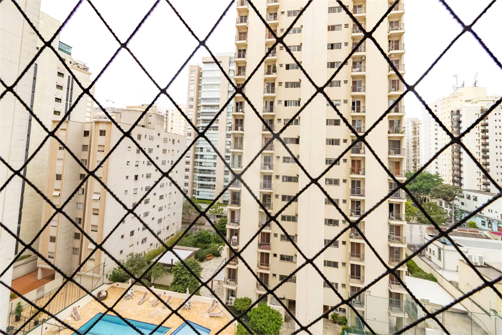 APARTAMENTO em MOEMA