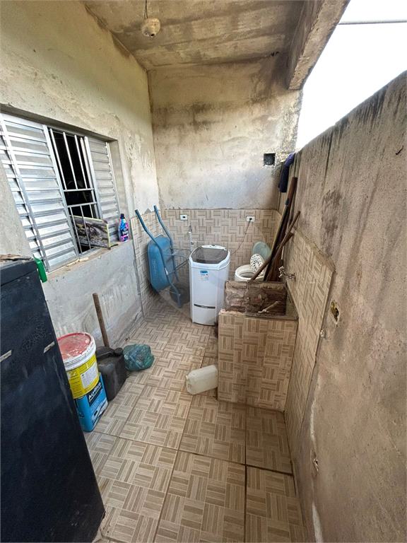 Chácara venda em ITAPEVI, com 3.000m2, 3 vagas de garagem, 2 quartos, sala, cozinha, banheiro, varanda, área de serviço e quintal