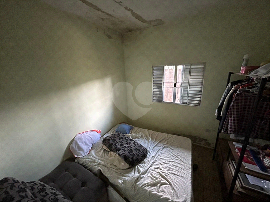 Chácara venda em ITAPEVI, com 3.000m2, 3 vagas de garagem, 2 quartos, sala, cozinha, banheiro, varanda, área de serviço e quintal