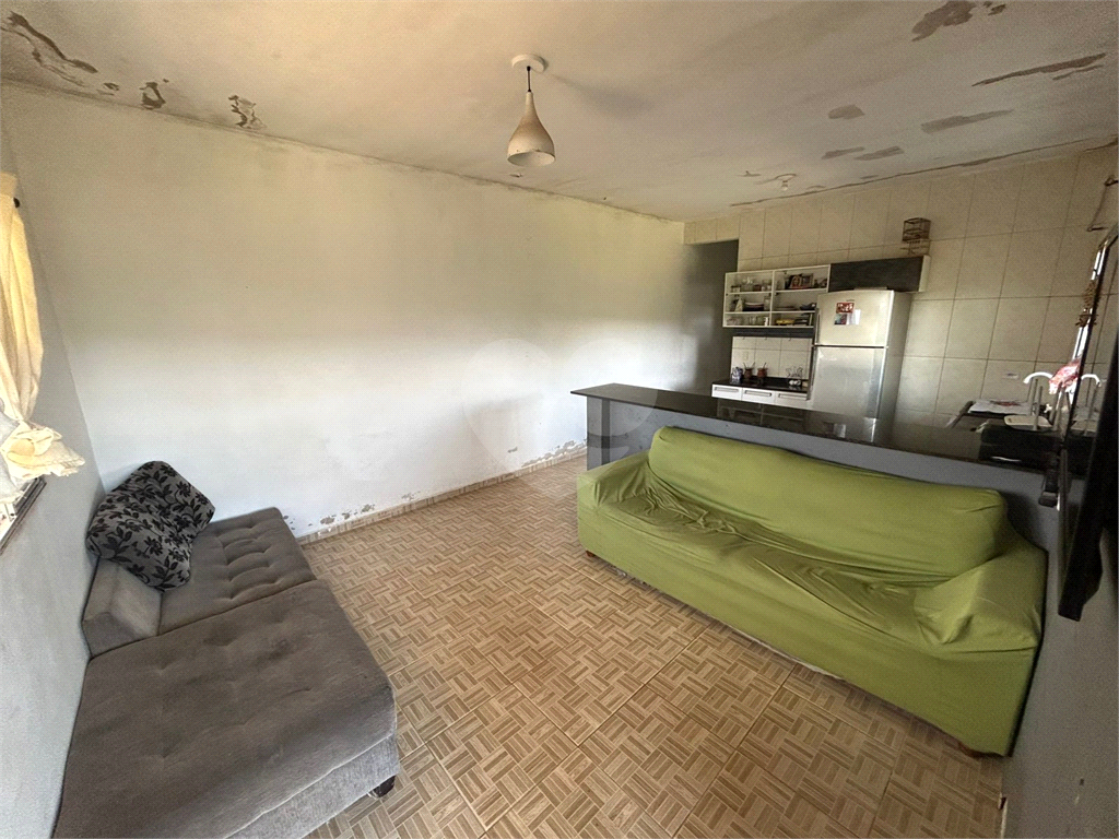 Chácara venda em ITAPEVI, com 3.000m2, 3 vagas de garagem, 2 quartos, sala, cozinha, banheiro, varanda, área de serviço e quintal