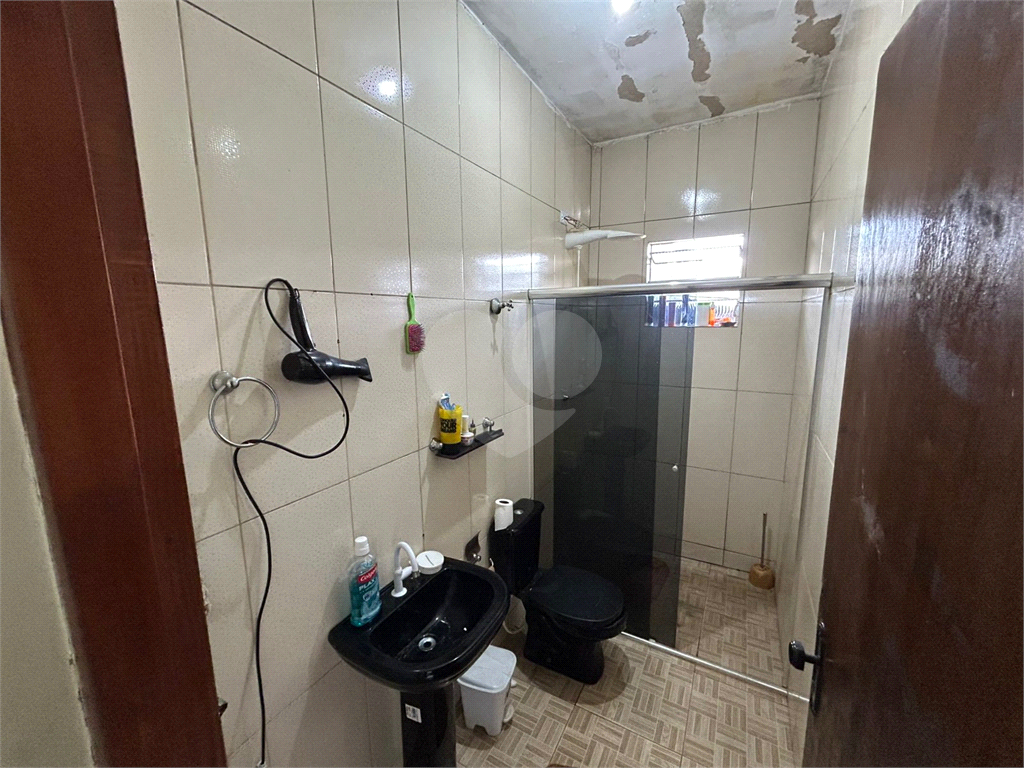 Chácara venda em ITAPEVI, com 3.000m2, 3 vagas de garagem, 2 quartos, sala, cozinha, banheiro, varanda, área de serviço e quintal