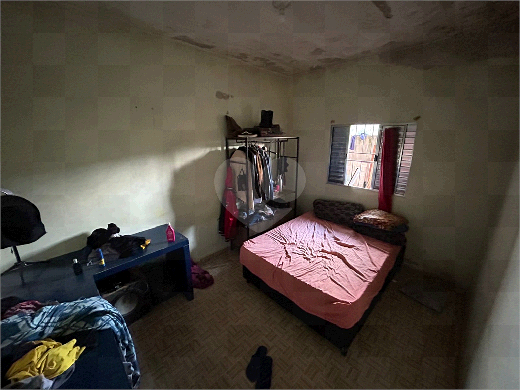 Chácara venda em ITAPEVI, com 3.000m2, 3 vagas de garagem, 2 quartos, sala, cozinha, banheiro, varanda, área de serviço e quintal