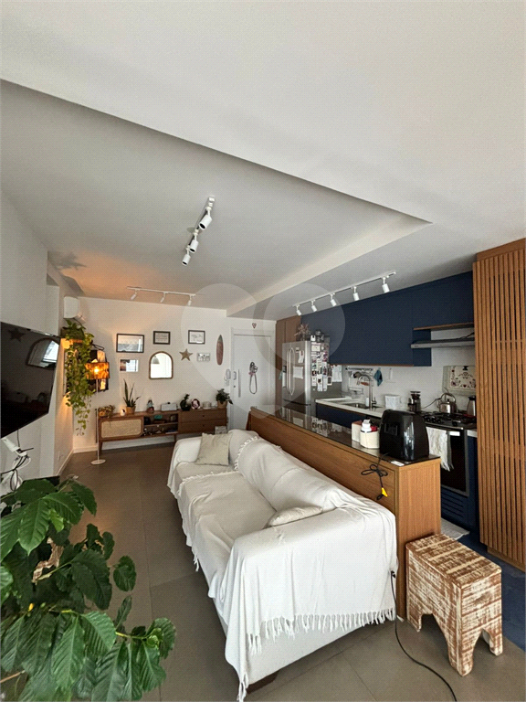 Imóvel de 69m² reformado com marcenaria de alto padrão, 2 quarto sendo 1 suíte 1 vaga Vila Romana