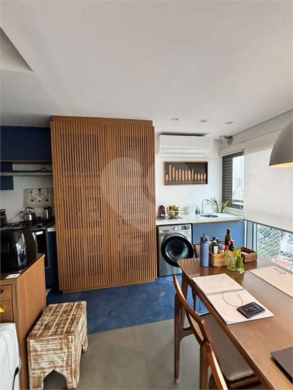 Imóvel de 69m² reformado com marcenaria de alto padrão, 2 quarto sendo 1 suíte 1 vaga Vila Romana