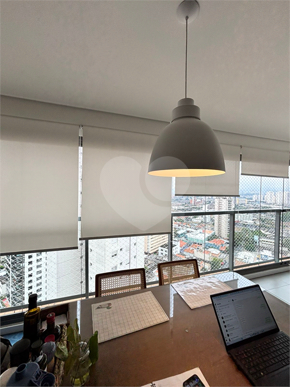 Imóvel de 69m² reformado com marcenaria de alto padrão, 2 quarto sendo 1 suíte 1 vaga Vila Romana