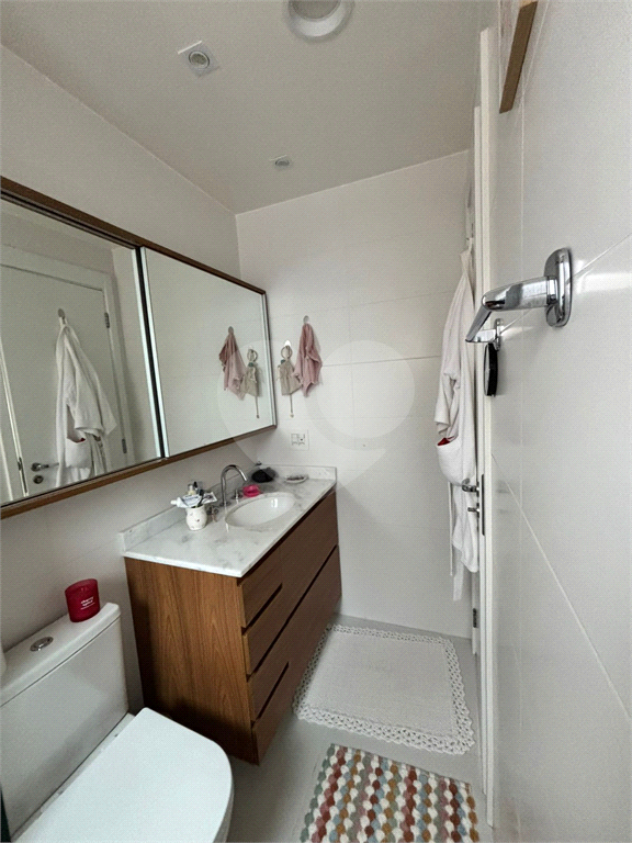 Imóvel de 69m² reformado com marcenaria de alto padrão, 2 quarto sendo 1 suíte 1 vaga Vila Romana