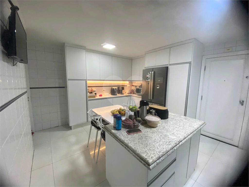 APARTAMENTO em HIGIENÓPOLIS