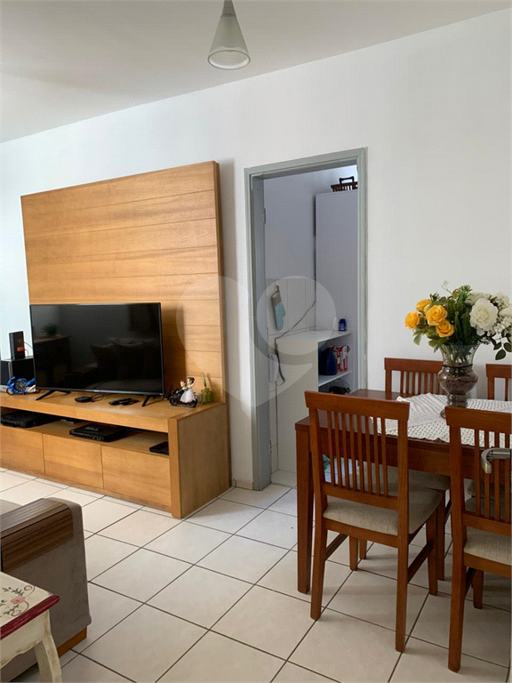 Apartamento à venda com 3 quartos, 87m² - Foto 2