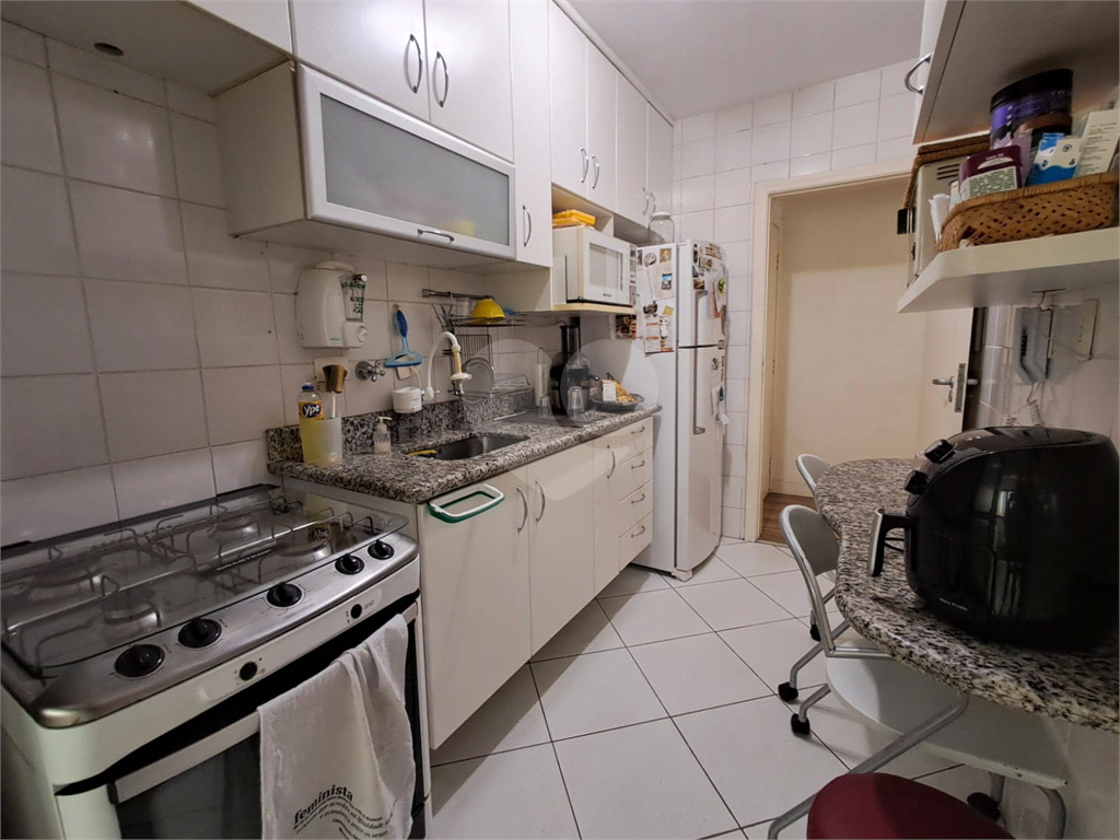 Imóvel de 74m² com 2 suítes com arcondicionado e janela antiruído piscina e 1 vaga Pompéia