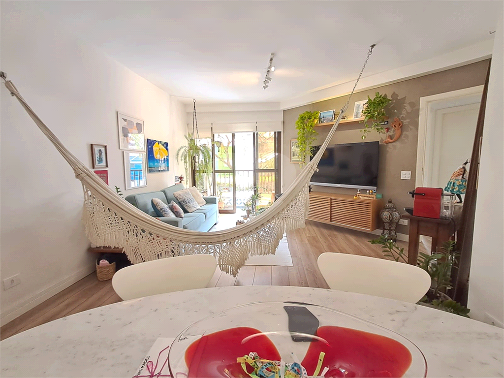 Imóvel de 74m² com 2 suítes com arcondicionado e janela antiruído piscina e 1 vaga Pompéia