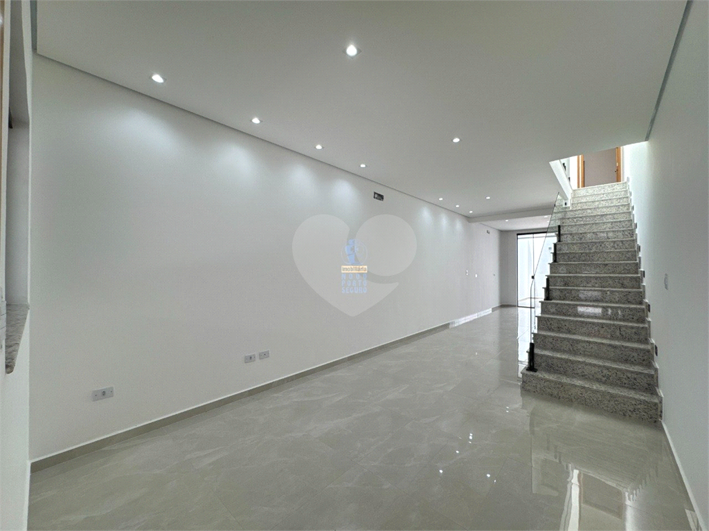 SOBRADO NOVO À VENDA NA PARADA INGLESA - CONFORTO E ESTILO