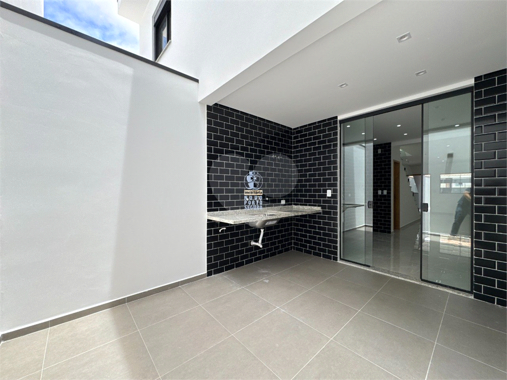 SOBRADO NOVO À VENDA NA PARADA INGLESA - CONFORTO E ESTILO