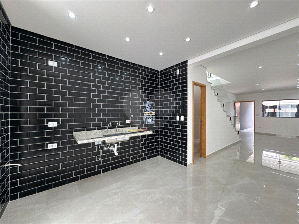 SOBRADO NOVO À VENDA NA PARADA INGLESA - CONFORTO E ESTILO