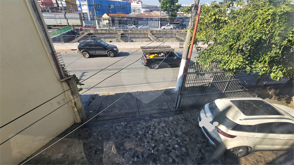 Excelente oportunidade para investidores e empreendedores! Imóvel comercial com 600 m² de área construída, distribuídos em três andares de 200 m² cada, localizado em ponto estratégico da
Galpão, com Três pavimentos amplos e bem distribuídos
Infraestrut