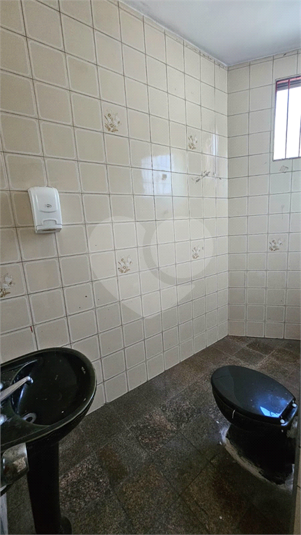 Excelente oportunidade para investidores e empreendedores! Imóvel comercial com 600 m² de área construída, distribuídos em três andares de 200 m² cada, localizado em ponto estratégico da
Galpão, com Três pavimentos amplos e bem distribuídos
Infraestrut