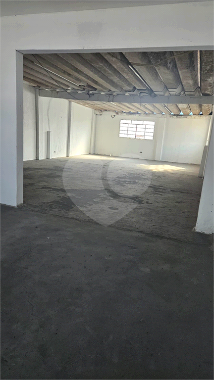 Excelente oportunidade para investidores e empreendedores! Imóvel comercial com 600 m² de área construída, distribuídos em três andares de 200 m² cada, localizado em ponto estratégico da
Galpão, com Três pavimentos amplos e bem distribuídos
Infraestrut