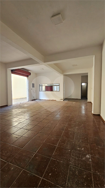 Excelente oportunidade para investidores e empreendedores! Imóvel comercial com 600 m² de área construída, distribuídos em três andares de 200 m² cada, localizado em ponto estratégico da
Galpão, com Três pavimentos amplos e bem distribuídos
Infraestrut