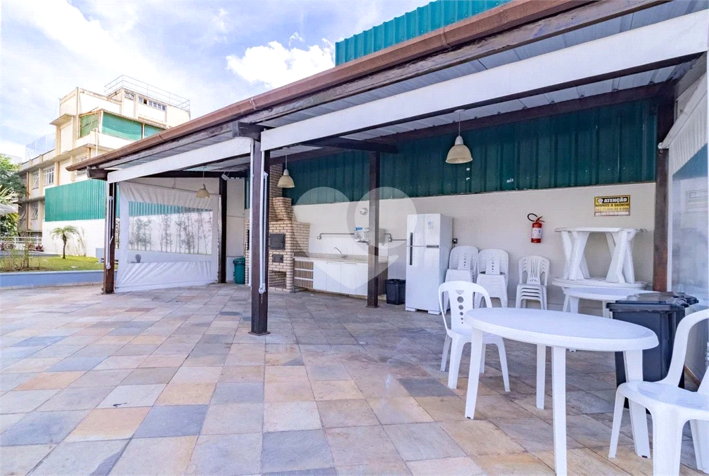 Apartamento com 3 dormitorios e varanda gourmet
