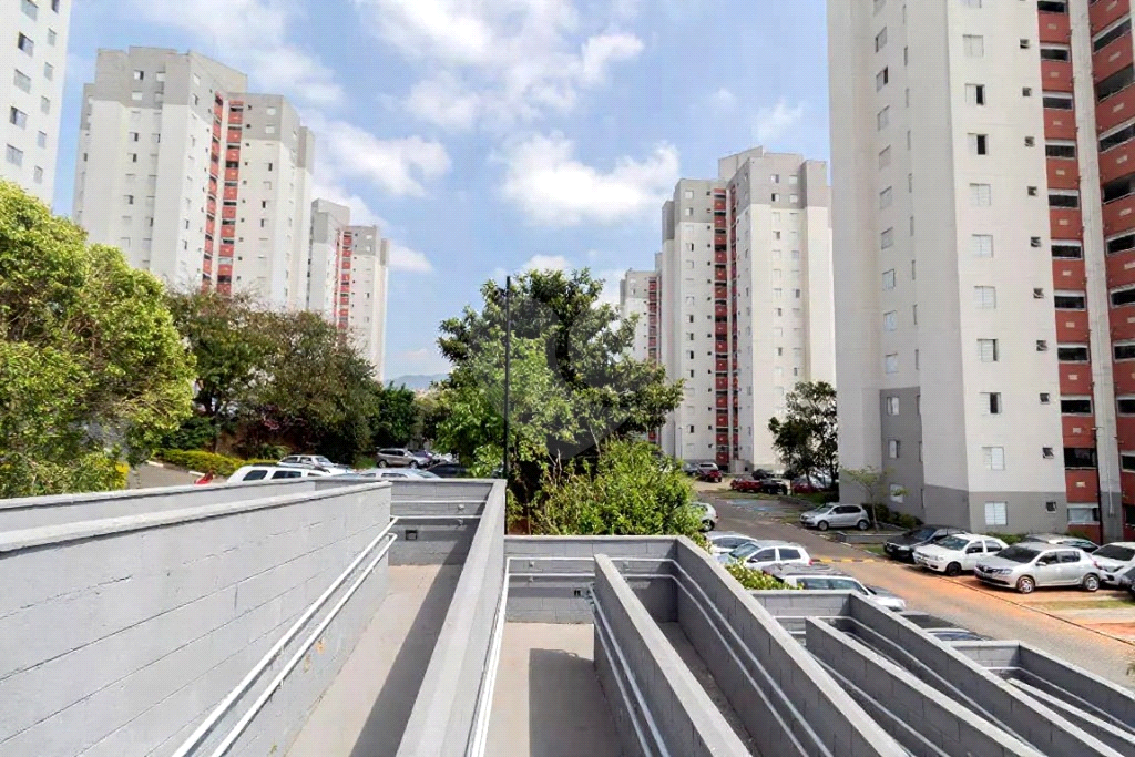 Apto. Vila Nova Cachoeirinha - Regiao do Horto. 02 dormit ,Cozinha , Lavanderia , -01 wc. 01 vaga. Todo reformado.