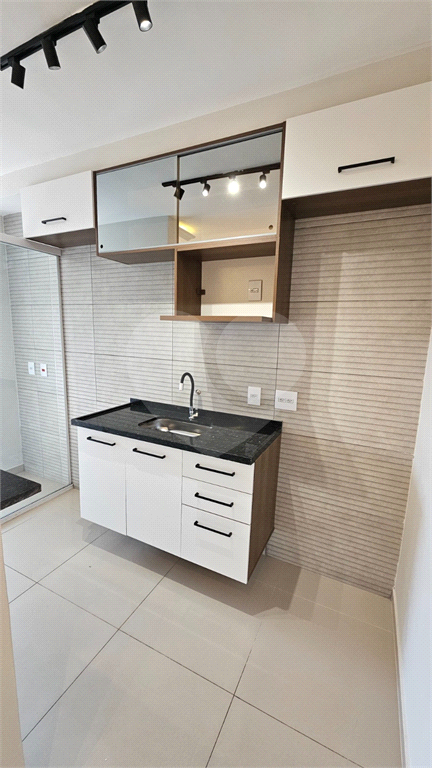 Apto. Vila Nova Cachoeirinha - Regiao do Horto. 02 dormit ,Cozinha , Lavanderia , -01 wc. 01 vaga. Todo reformado.