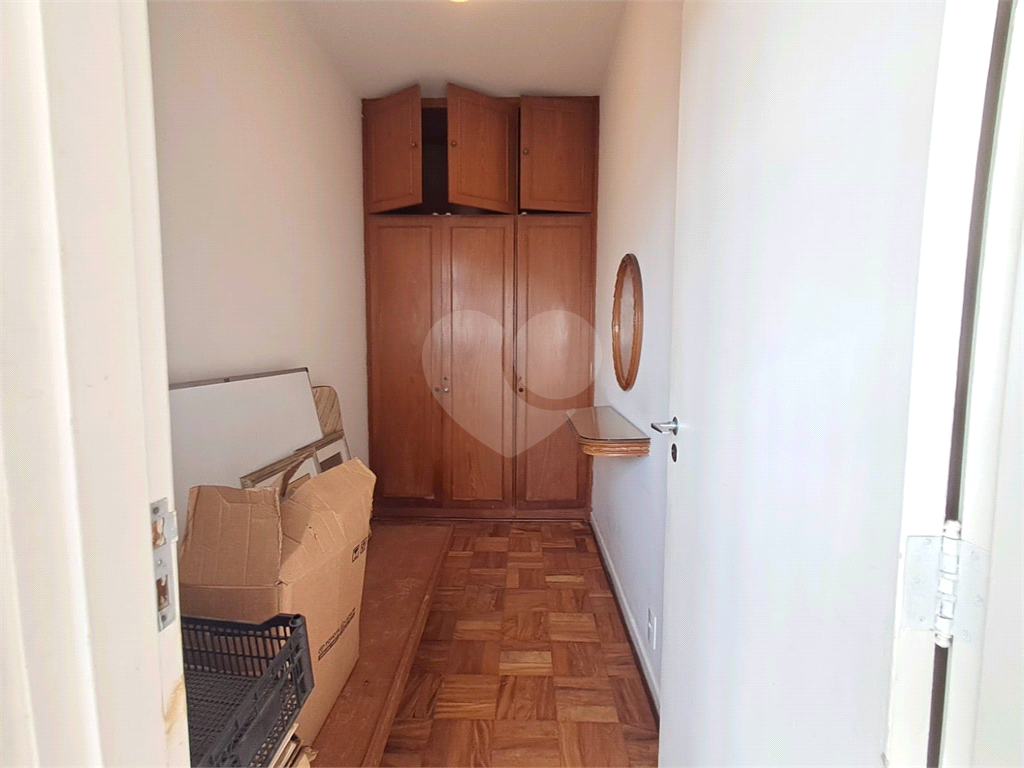 Apartamento com 197m² com 3 dorms sendo 1 suíte e 2 vagas