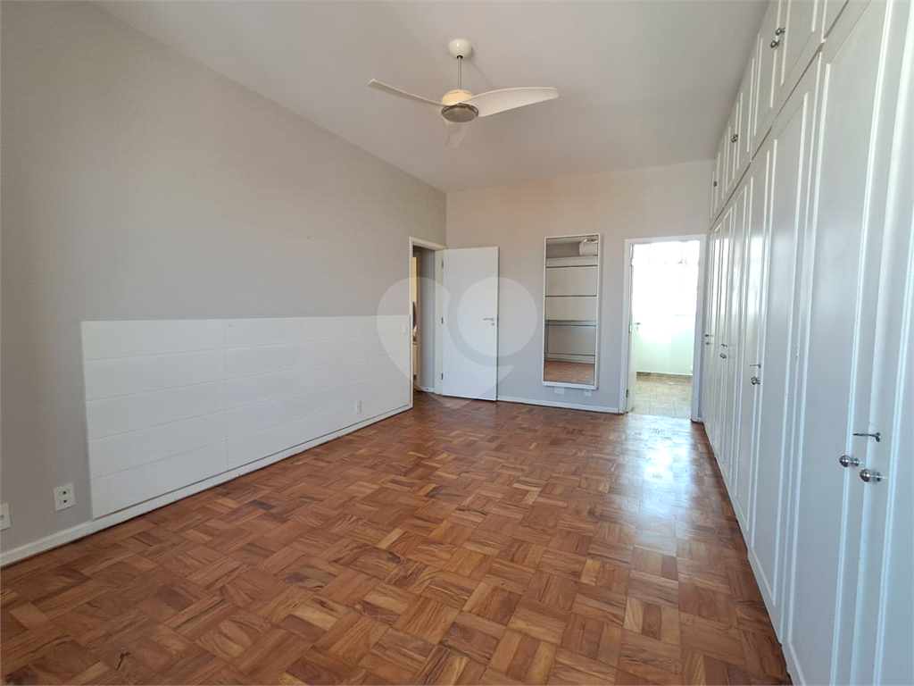 Apartamento com 197m² com 3 dorms sendo 1 suíte e 2 vagas