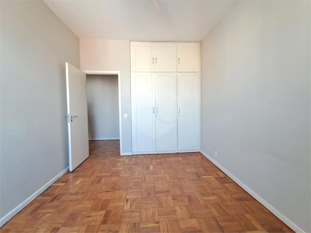 Apartamento com 197m² com 3 dorms sendo 1 suíte e 2 vagas
