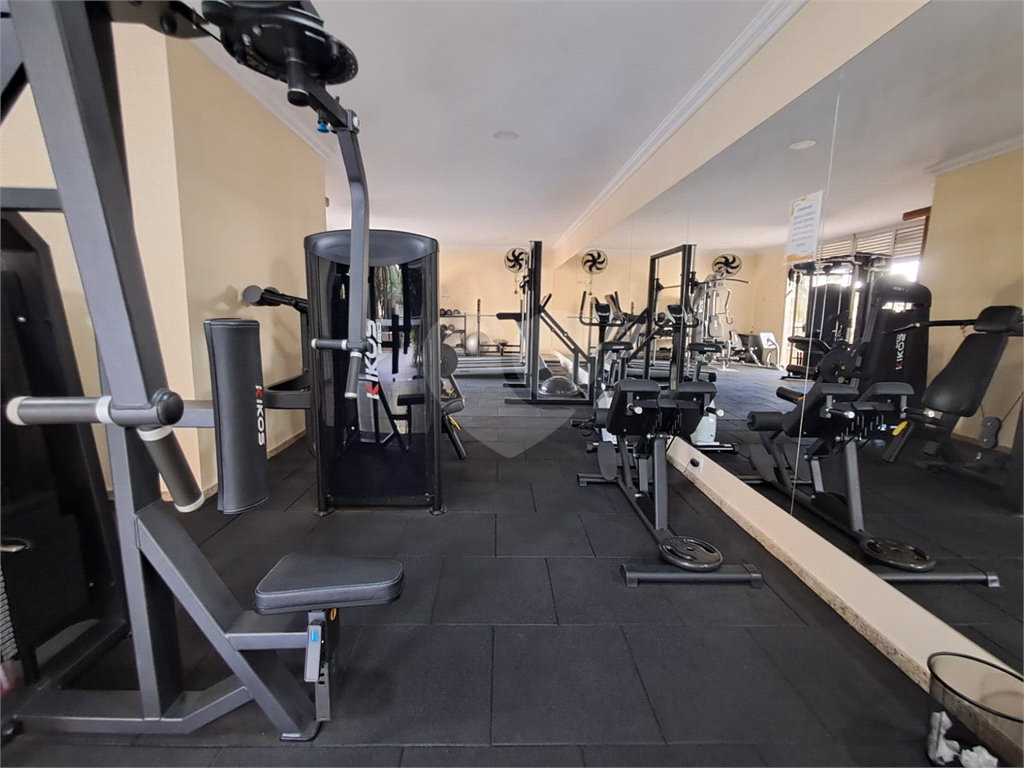 Apartamento com 197m² com 3 dorms sendo 1 suíte e 2 vagas