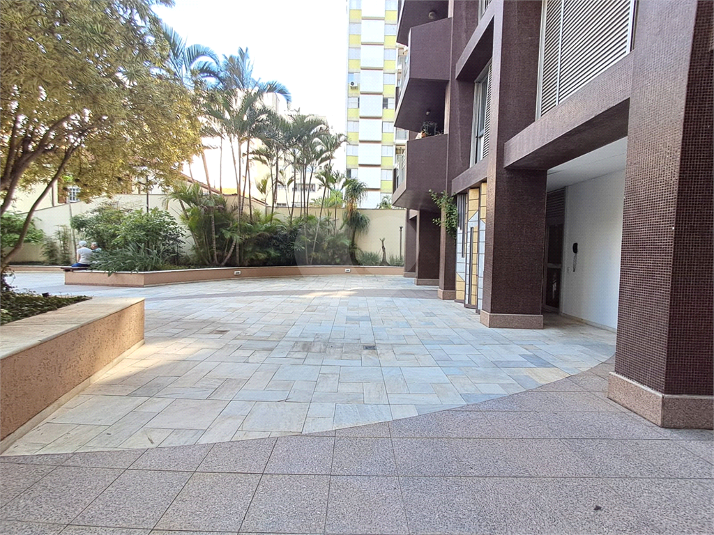 Apartamento com 197m² com 3 dorms sendo 1 suíte e 2 vagas