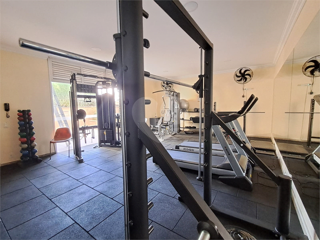 Apartamento com 197m² com 3 dorms sendo 1 suíte e 2 vagas