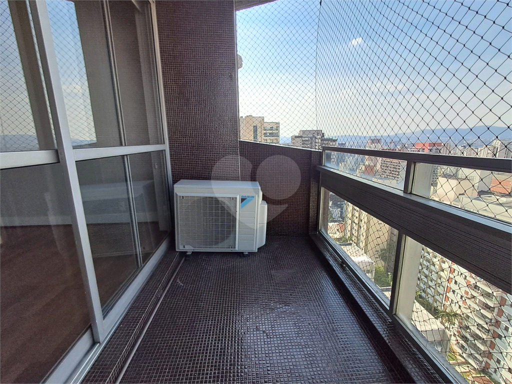 Apartamento com 197m² com 3 dorms sendo 1 suíte e 2 vagas