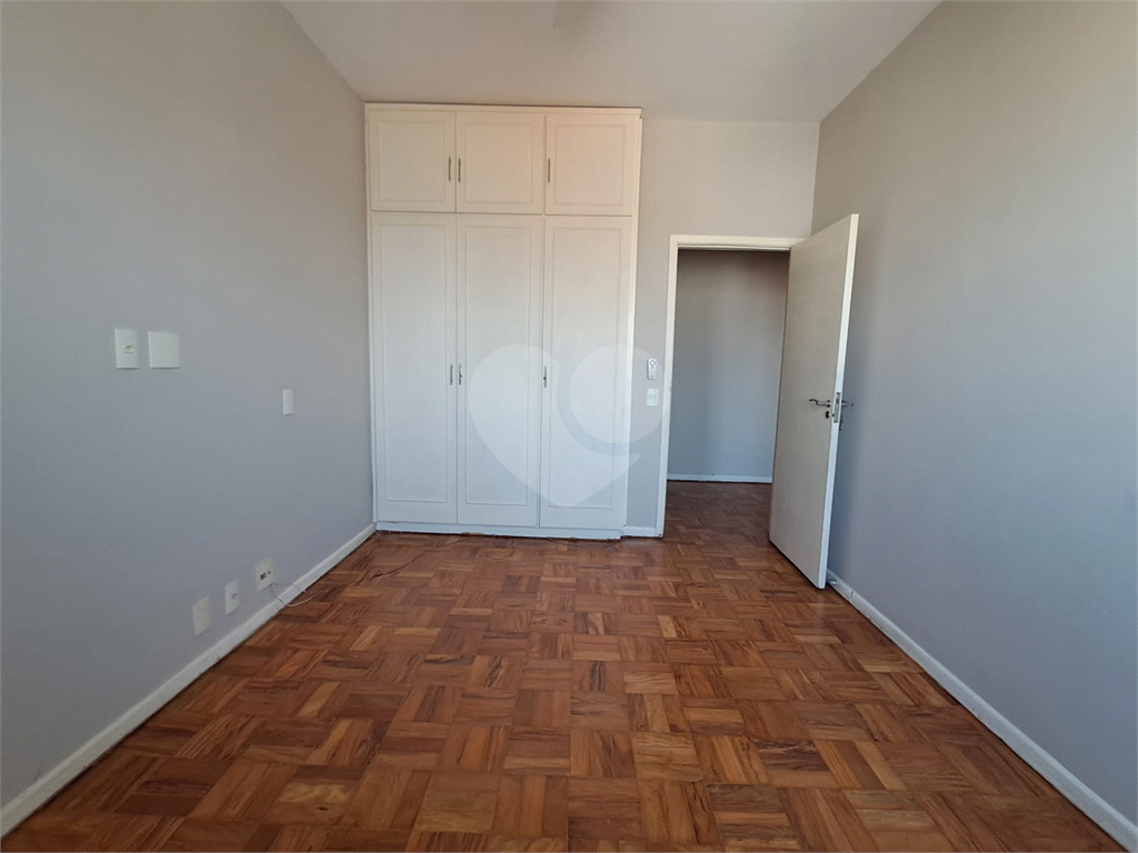 Apartamento com 197m² com 3 dorms sendo 1 suíte e 2 vagas