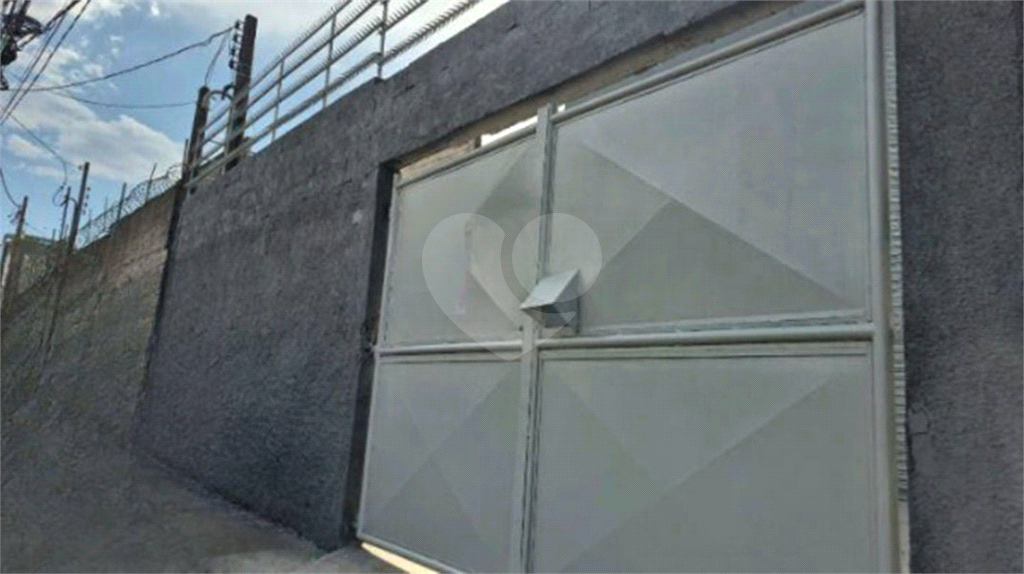 Galpão Comercial de 200m² 3 vagas para veículos, Mezanino) próximo a Rodovias