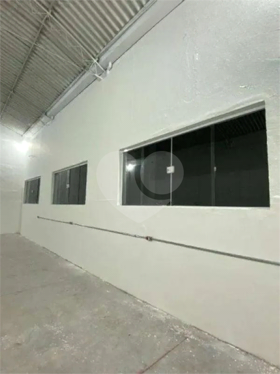 Galpão Comercial de 200m² 3 vagas para veículos, Mezanino) próximo a Rodovias