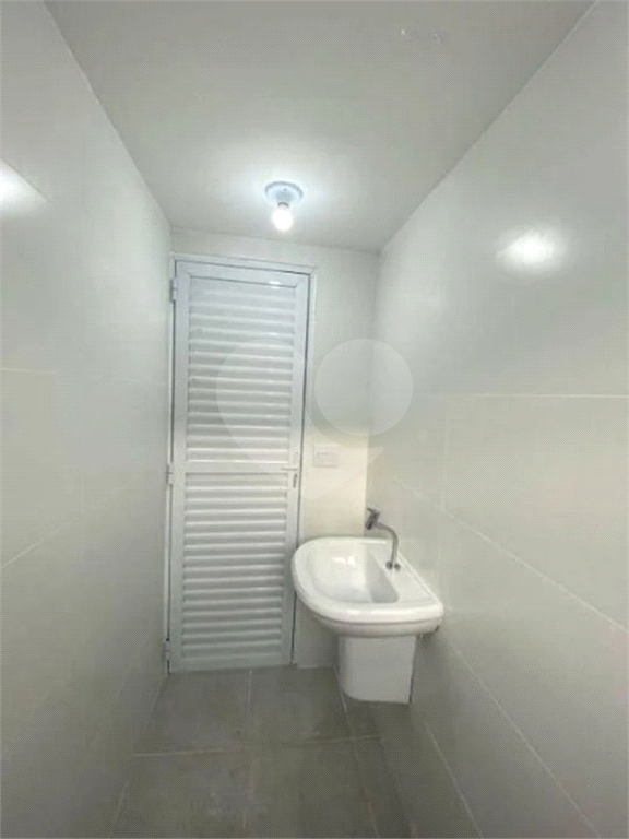 Galpão Comercial de 200m² 3 vagas para veículos, Mezanino) próximo a Rodovias