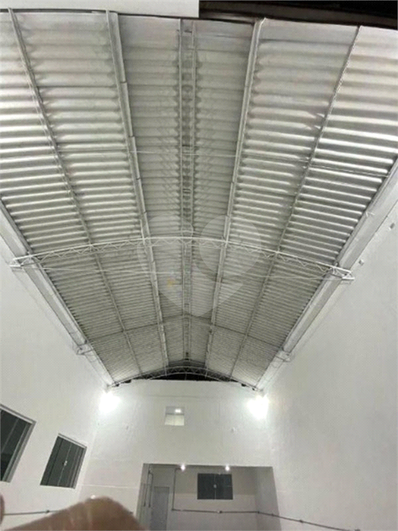 Galpão Comercial de 200m² 3 vagas para veículos, Mezanino) próximo a Rodovias