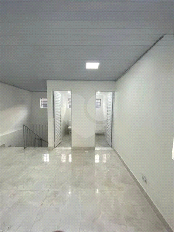 Galpão Comercial de 200m² 3 vagas para veículos, Mezanino) próximo a Rodovias