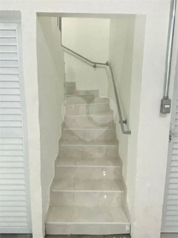 Galpão Comercial de 200m² 3 vagas para veículos, Mezanino) próximo a Rodovias