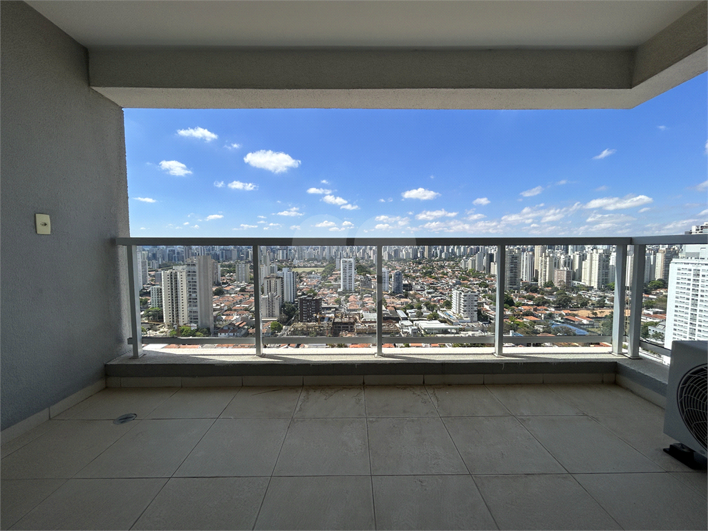 Apartamento em andar bem alto com linda vista livre e do lado silencioso do bairro