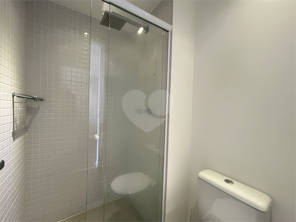 Apartamento em andar bem alto com linda vista livre e do lado silencioso do bairro